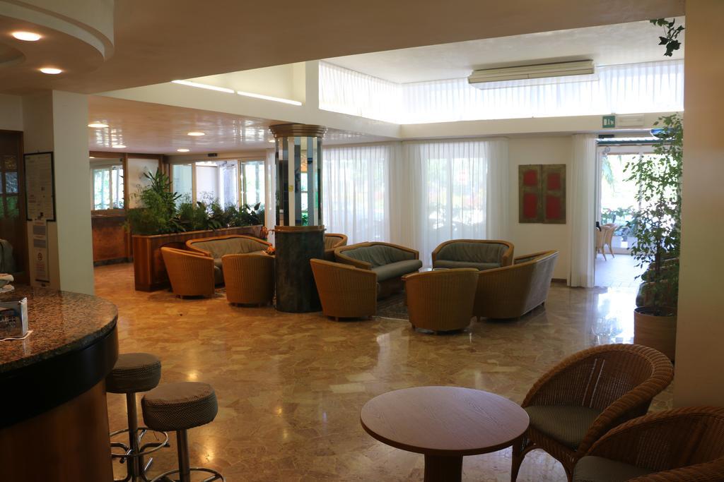 Hotel Smeraldo Lignano Sabbiadoro Buitenkant foto
