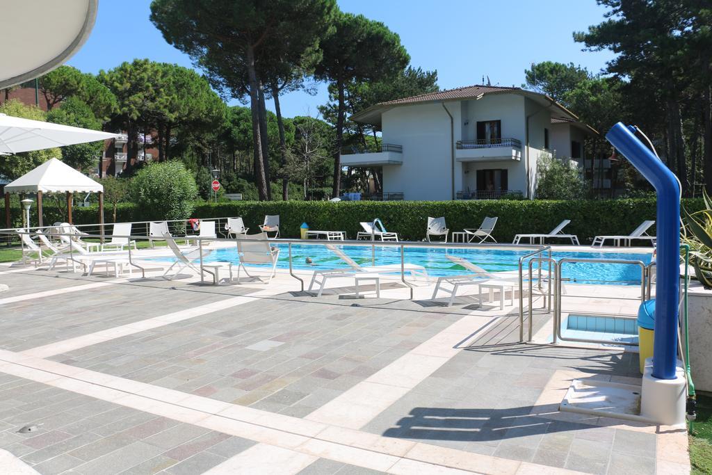 Hotel Smeraldo Lignano Sabbiadoro Buitenkant foto