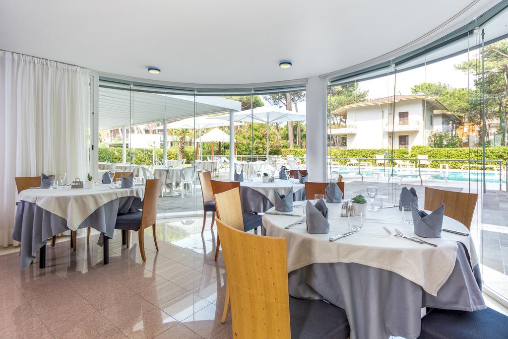 Hotel Smeraldo Lignano Sabbiadoro Buitenkant foto