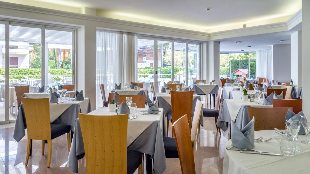 Hotel Smeraldo Lignano Sabbiadoro Buitenkant foto