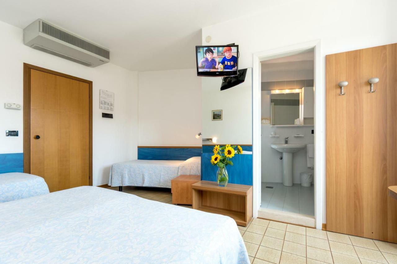Hotel Smeraldo Lignano Sabbiadoro Buitenkant foto