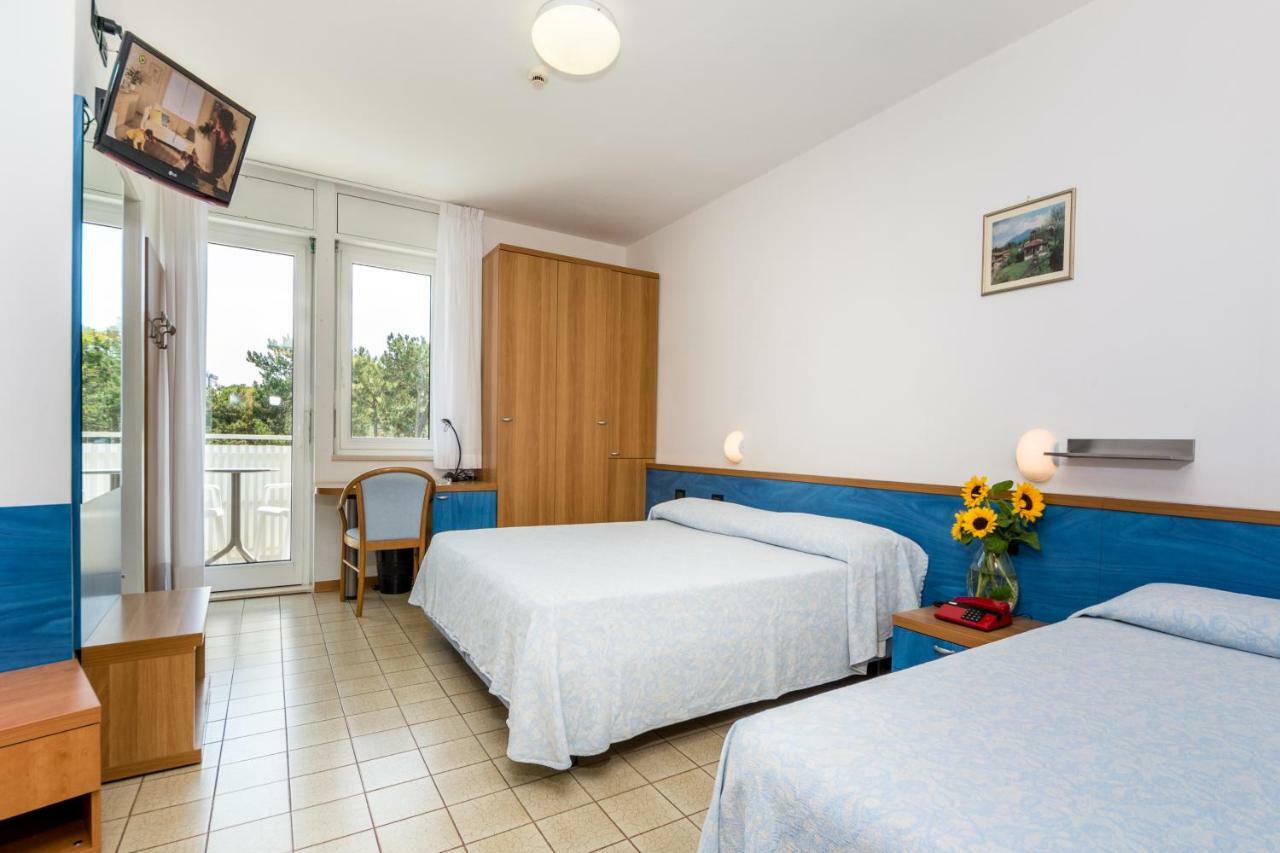 Hotel Smeraldo Lignano Sabbiadoro Buitenkant foto